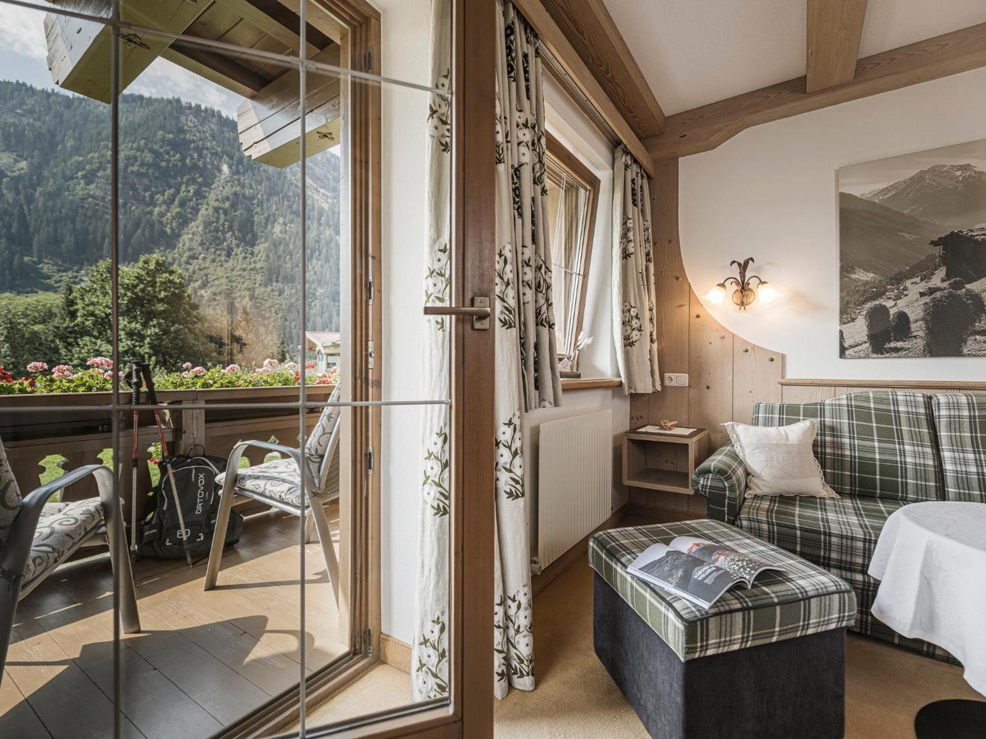 Apparthotel "Landhaus Veronika" Mayrhofen Dış mekan fotoğraf
