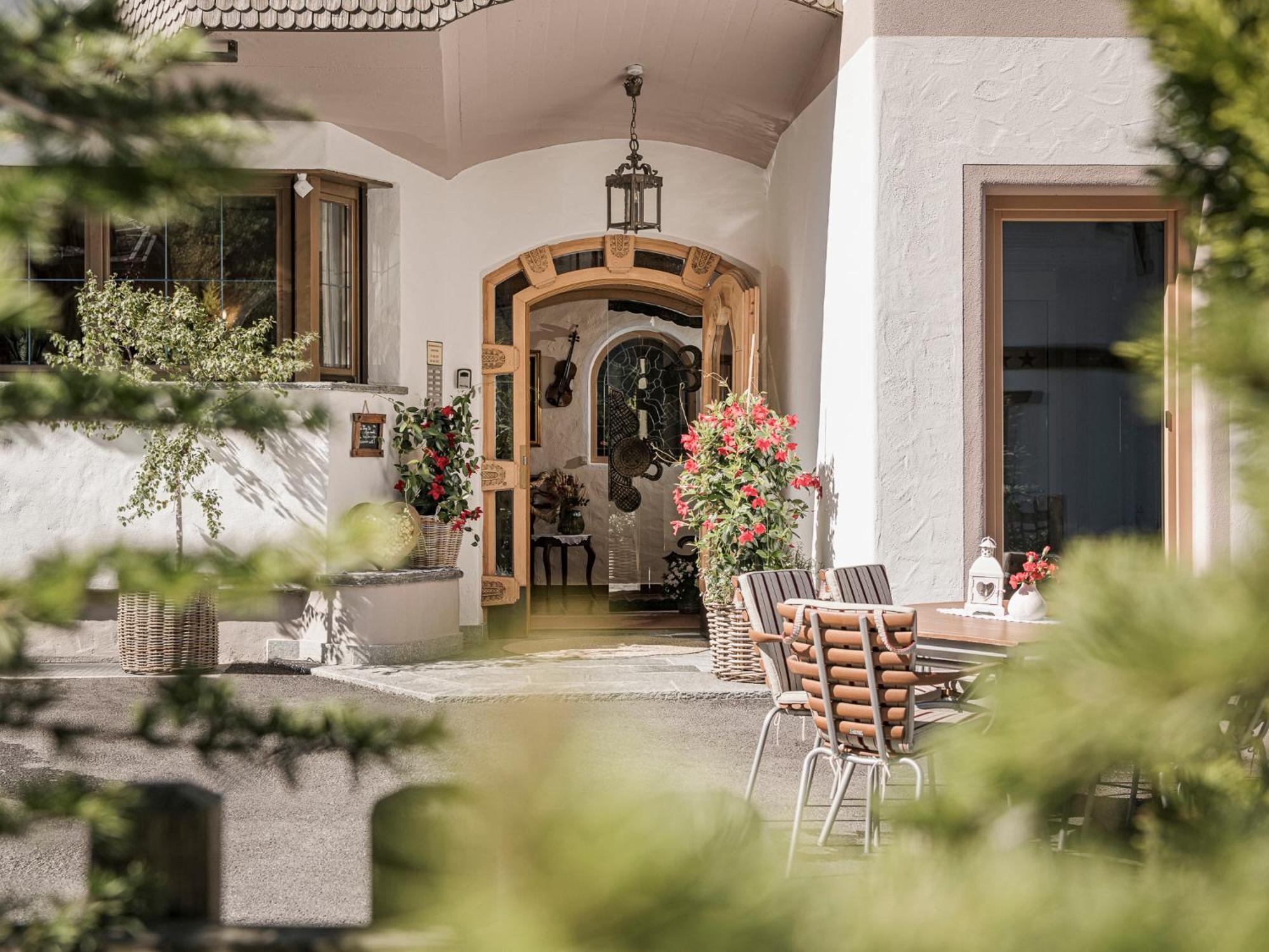 Apparthotel "Landhaus Veronika" Mayrhofen Dış mekan fotoğraf