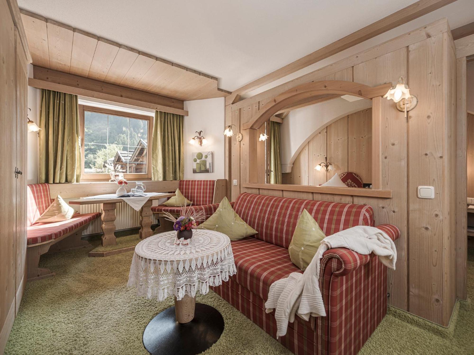 Apparthotel "Landhaus Veronika" Mayrhofen Dış mekan fotoğraf