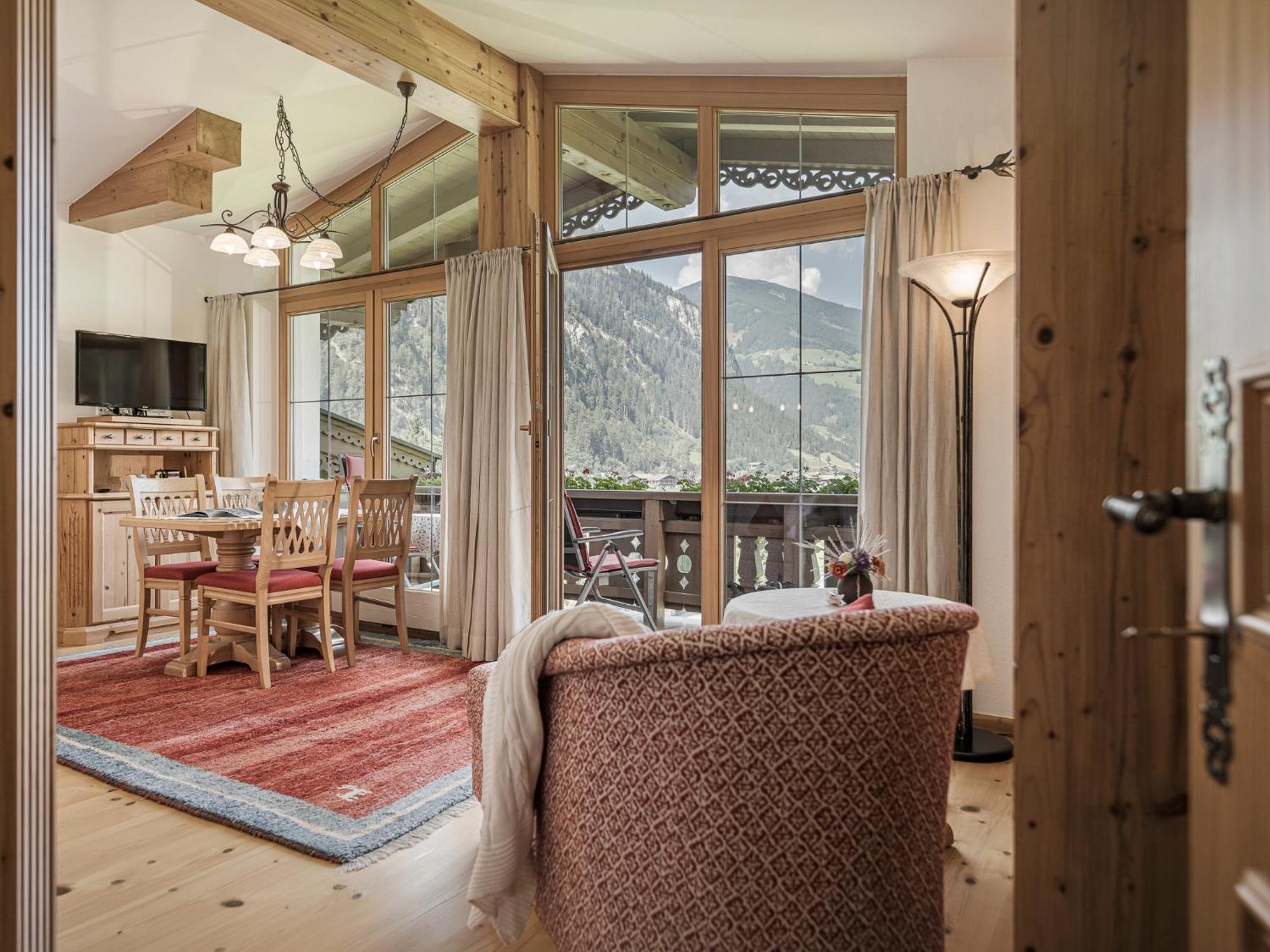 Apparthotel "Landhaus Veronika" Mayrhofen Dış mekan fotoğraf