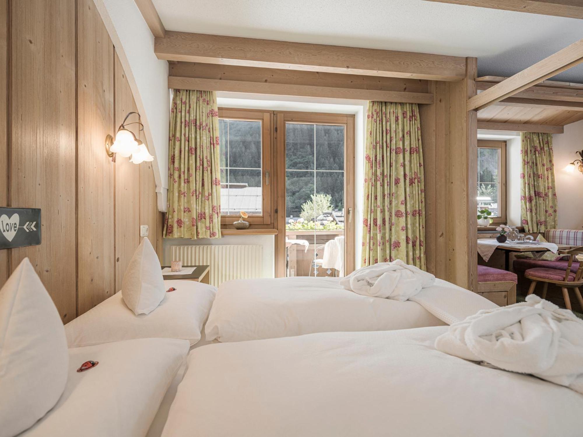 Apparthotel "Landhaus Veronika" Mayrhofen Dış mekan fotoğraf