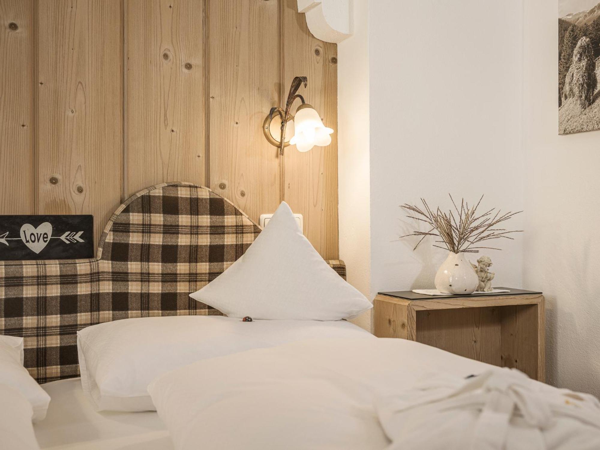 Apparthotel "Landhaus Veronika" Mayrhofen Dış mekan fotoğraf